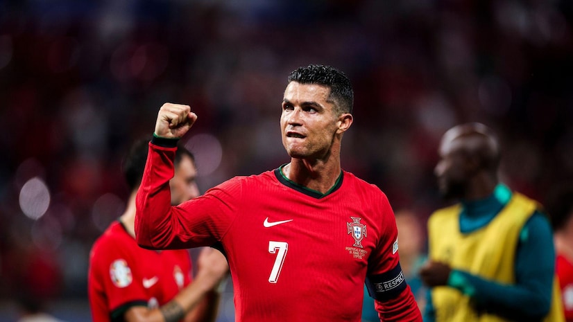 由几名效力 由几名效力